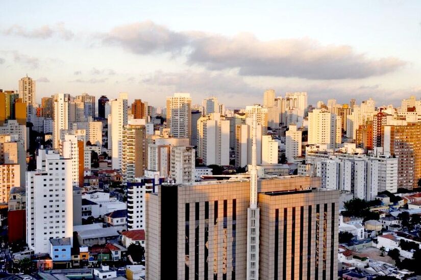 Bairro tradicional conhecido na Capital, Vila Mariana está localizada próxima a importantes vias de acesso, como as Avenidas Paulista, Domingos de Morais, 23 de Maio e a Rodovia dos Imigrantes. Além disso, conta com estações de metrô (linha azul) e diversas linhas de ônibus, facilitando a locomoção para outras regiões da cidade - (Rubens Chaves/Folhapress)