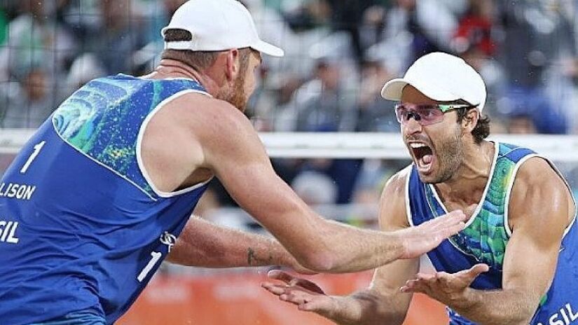 Alison Cerutti e Bruno Schmidt ganharam a medalha de ouro no vôlei de praia, nas Olimpíadas no Rio 2016
/Reprodução/Redes sociais