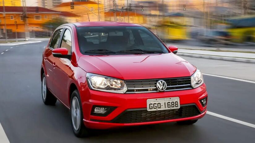 Na quarta posição, a primeira fora do pódio, está o Volkswagen Gol, um dos modelos mais tradicionais da história brasileira. O querido modelo saiu de linha em 2022, porém seguiu em alta nos corações e concessionárias brasileiros. O primeiro modelo do carro foi em 1980. Por muitos anos o Gol foi, inclusive, o modelo mais vendido do País - (Divulgação/Volkswagen)