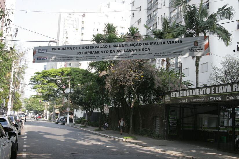 Avenida Lavandisca, em Moema, está no trecho que receberá manutenção e recapeamento da malha viária. 