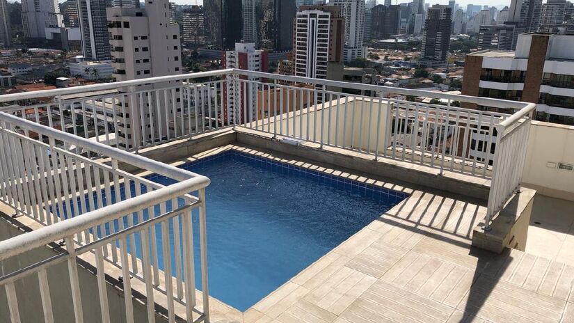 Piscina privativa com espaço para banho de sol

/Foto: Divulgação