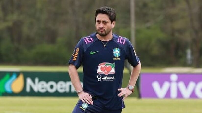 Arthur Elias, ex-técnico do Corinthians e atual treinador de Seleção Brasileira Feminina, concorre ao prêmio de Melhor Treinador do Ano no Feminino
/Reprodução/Redes sociais