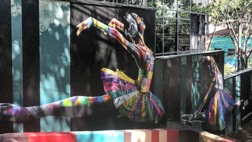 Em mais uma intervenção urbana, Kobra transformou o antigo Escadão da Alves Guimarães na Escadaria das Bailarinas. Foto: Reprodução