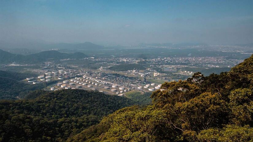 Da tirolesa é possível avistar a Baixada Santista - Foto: Divulgação / Parque Caminhos do Mar