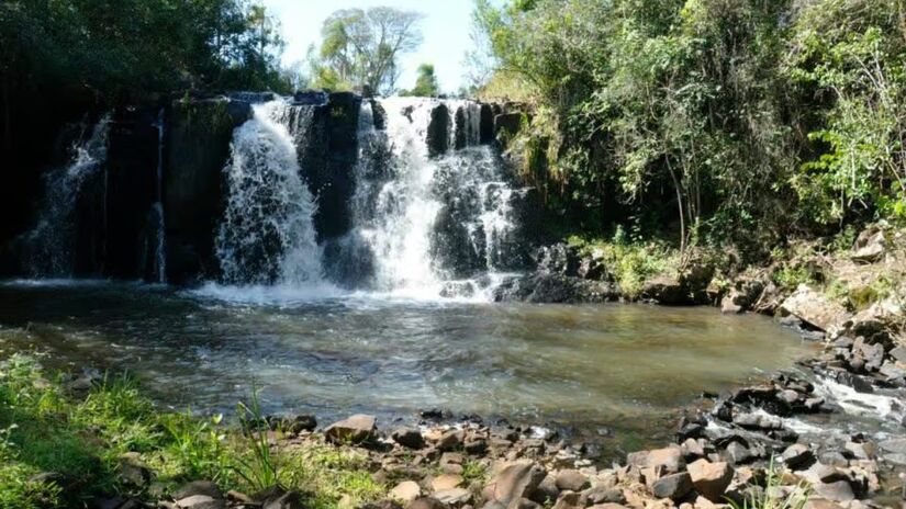 Além das cachoeiras em Torrinha, há rios, ribeirões, trilhas e morros que fazem parte do roteiro da visita junto com outras atividades como tirolesa, rapel, caminhada, mountain bike, rafting, e muito mais. Foto: Reprodução/Facebook