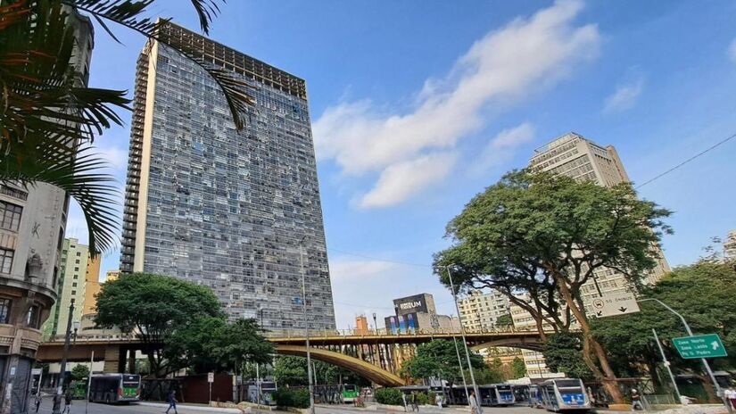 2. Localizado no vale do Anhangabaú, o Edifício Mirante do Vale foi inaugurado em 1966 e possui uma altura de 170 metros. Foto: Divulgação/Booking