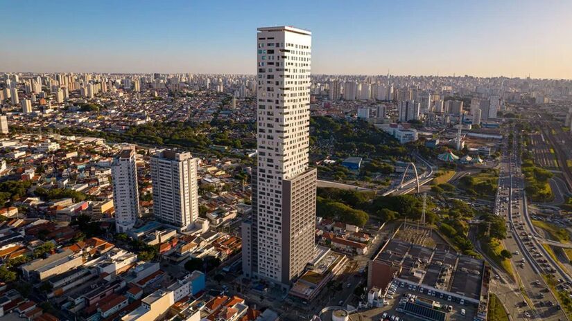 1. Localizado no bairro do Tatuapé, o edifício Platina 220 possui 171,7 metros de altura. Foto: Divulgação