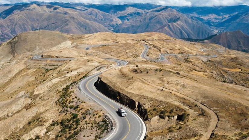 6) A Rodovia Interoceânica, que também é conhecida como a Estrada do Pacífico, liga Rio Branco, no Acre, à cidade de Cusco, no Peru. Foto: Reprodução  