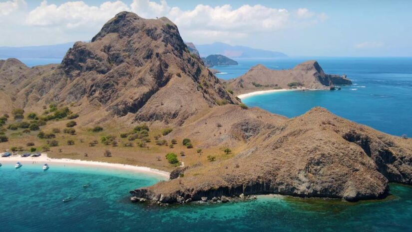 Após ser fechada por breve período, a ilha voltou a receber turistas mediante taxa de 900 euros. Foto: Reprodução/Youtube/@Woult of the world