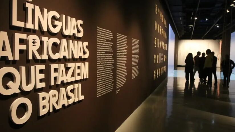 Exposição destaca a influência das línguas africanas no português falado no Brasil