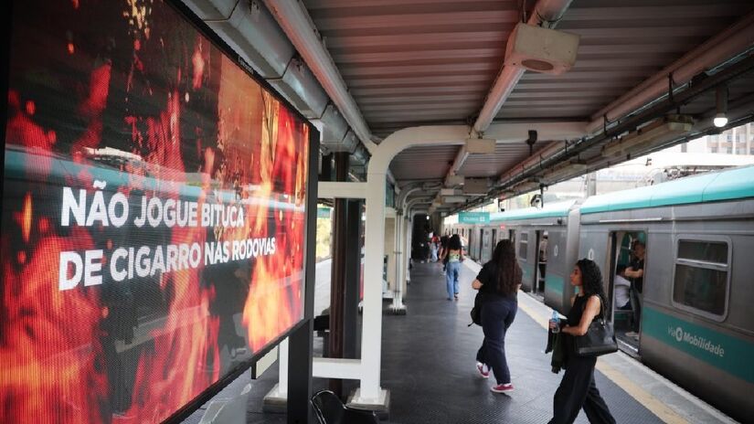 Ao longo de toda linha 9-Esmeralda, na Marginal Pinheiros, e em 50 pontos de ônibus espalhados pela Capital terão painéis com mensagens da campanha. Foto: Divulgação/GovSP