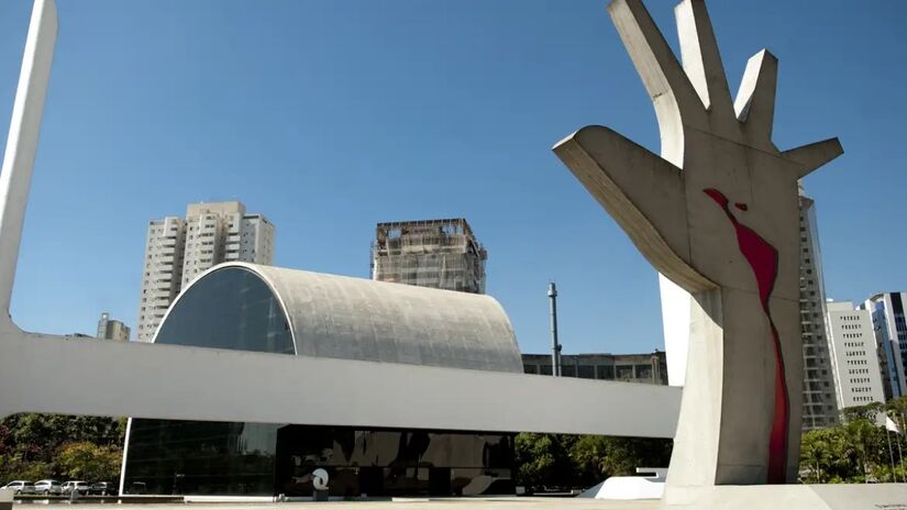 Localizado no bairro da Barra Funda, o Memorial da América Latina merece ser visitado. Projetado por Oscar Niemeyer e inaugurado em 1989, o local promove a integração das culturas latino-americanas e oferece amplo espaço ao ar livre, ideal para passeios em família. Foto: Marcelo Camargo/Agência Brasil