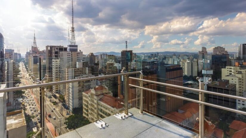 Um dos destaques no Sesc é o mirante da Avenida Paulista. Com uma bela vista da cidade de São Paulo, encanta grande parte dos turístas que visitam o local. Foto: Divulgação/Sesc