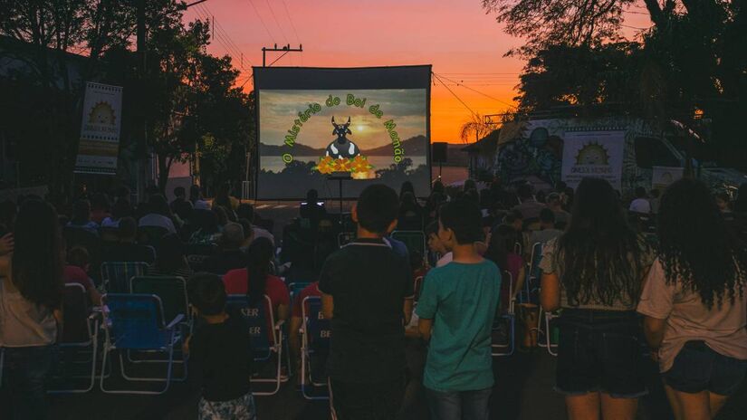 Em agosto, as cinco sessões de cinema do 'CineSolar' em Parelheiros, Aclimação, Shangrilá e Cantinho do Céu alcançaram cerca de 800 pessoas. Foto: Thaina Tibana/CineSolar