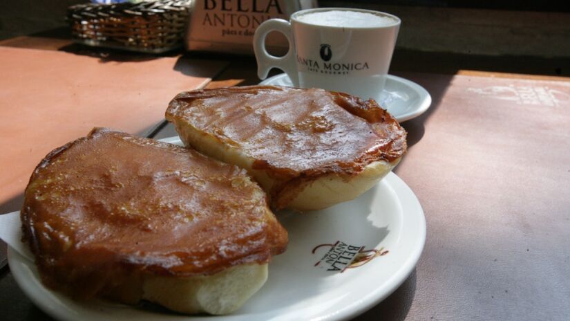 A padaria Bella Antonia é um refúgio para aqueles que desejam tomar aquele café da manhã com toda a família no bairro de Moema. Com a ampliação e reforma do estabelecimento, lá também tem almoço e lanche da tarde self-service. Foto: Thiago Neme/Gazeta de SP