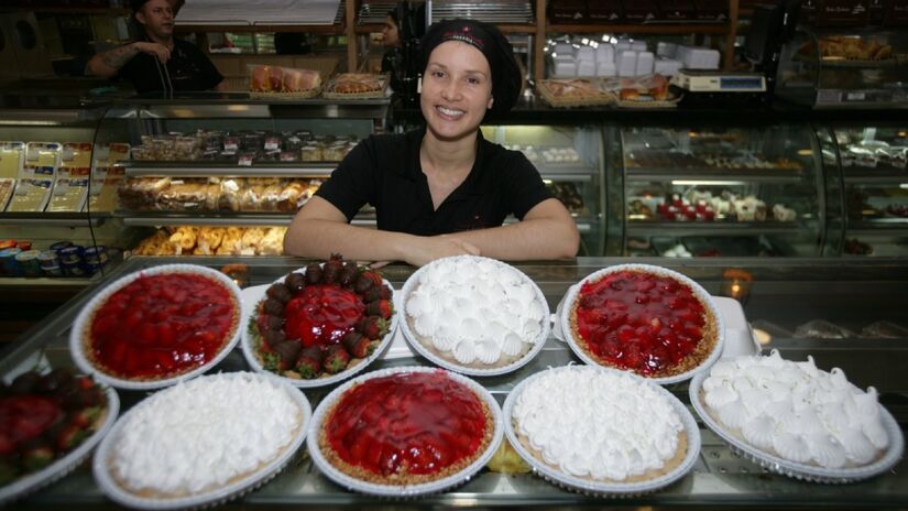 Tendo destaque em bolos e tortas, a padaria pérola é muito querida por todos do bairro, tanto de Moema, quanto do Brooklin. O ambiente é super aconchegante, com um atendimento rápido e eficiente. Foto: Thiago Neme/Gazeta de SP