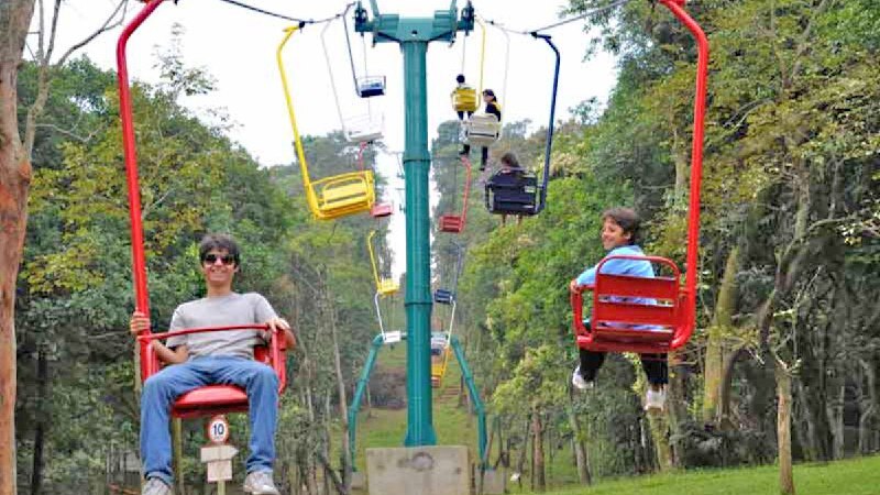 O Parque Estoril conta com teleférico, zoológico, pedalinho, stand up paddle e caiaques, trilhas para caminhada, jardim sensorial, área de piquenique, área de banho e muito mais - (Divulgação/PMSBC)