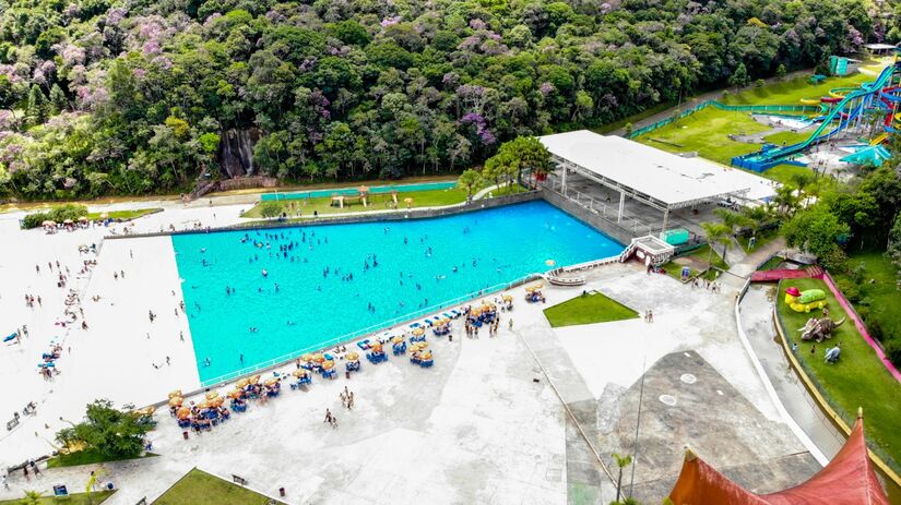 A piscina com ondas é uma atração a parte/ Foto: Divulgação/Viva Parque