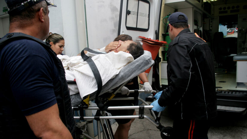 Prefeito, de 72 anos, foi atingido na região do ombro e do pescoço. Foto: Thiago Neme. 