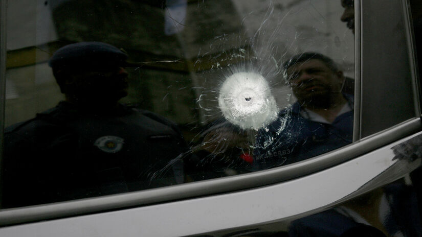 Veículo em que prefeito estava era blindado. Foto: Thiago Neme