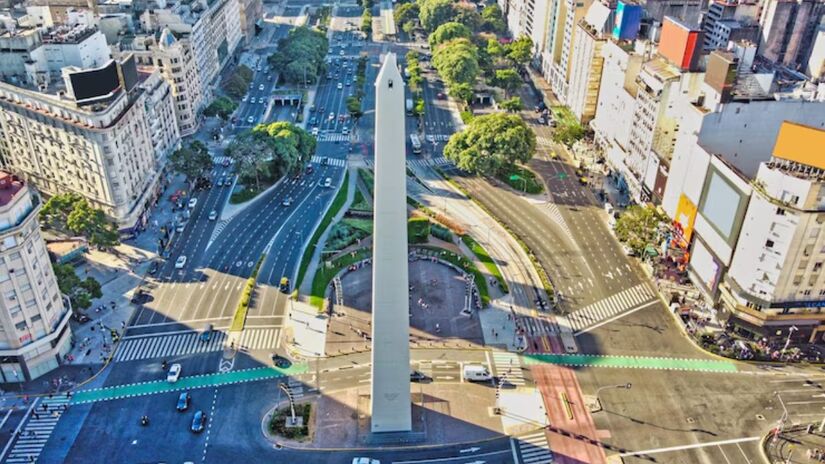 Com o apoio dos proprietários e do governo, Buenos Aires se tornou uma galeria ao ar livre, onde murais retratam a história política da Argentina e temas contemporâneos. Foto: Freepik