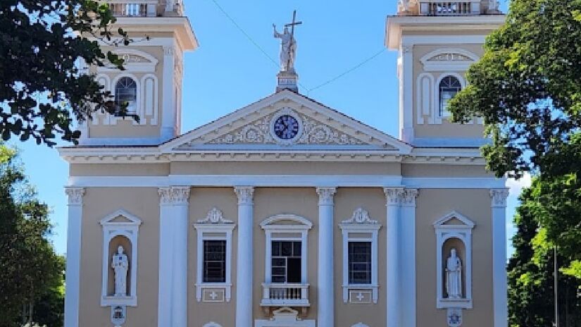 Catedral Nossa Senhora do Amparo: A Catedral Nossa Senhora do Amparo é referência quando o assunto é lugares religiosos e culturais da cidade.
Com uma arquitetura muito bem preservada e um interior que impressiona pela arte sacra, a catedral é visita quase que obrigatória tanto para os católicos quanto para os amantes de arte - (Geraldo Gonçalves Jr/Google Reviews)