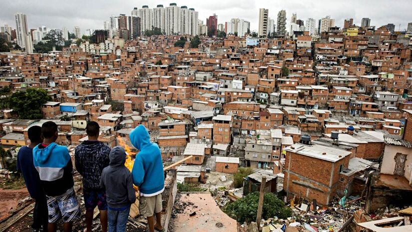 Localizada na zona sul de São Paulo, a favela de Paraisópolis possui mais de 100 mil habitantes em uma região de aproximadamente 10 km&#xB2;. Foto: Eduardo Knapp/Folhapress