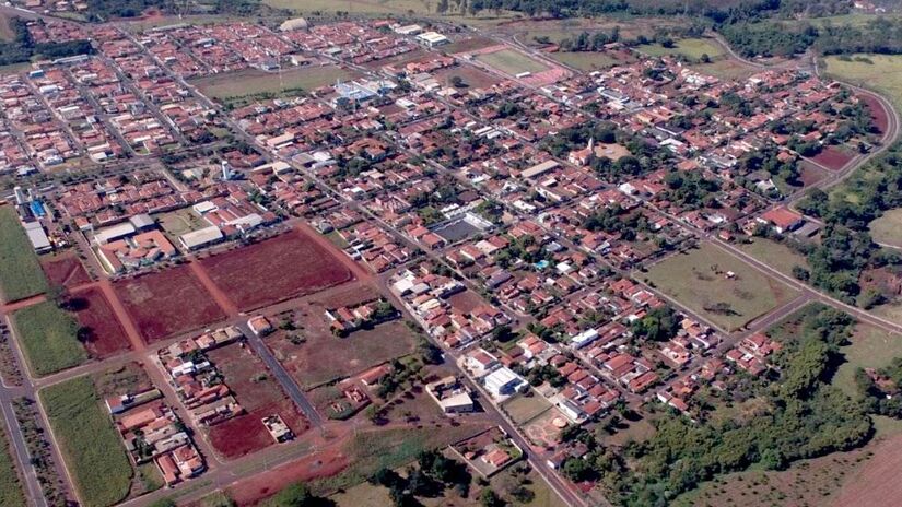 Localizada a cerca de 300 quilômetros de São Paulo, Gavião Peixoto se destaca não apenas por sua infraestrutura e segurança, mas também por sua vibrante cena cultural, atraindo shows de grandes artistas. Foto: Reprodução/Facebook