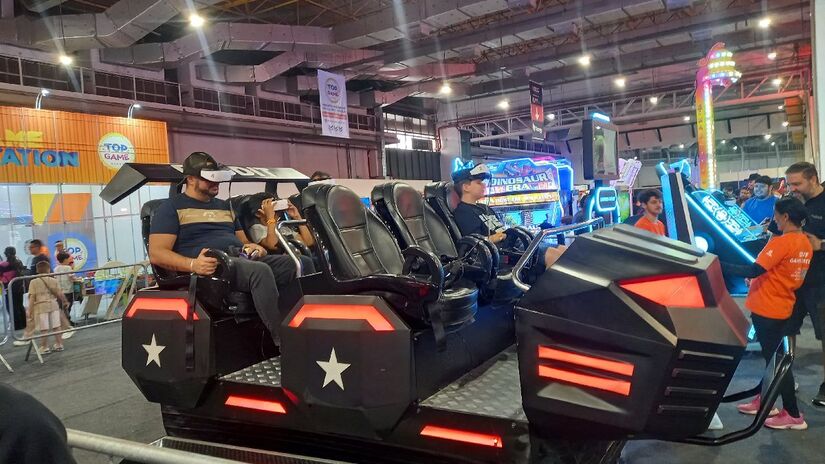 Há jogos de realidade virtual, que permitem aos jogadores experiência imersiva. Foto: Hebert Dabanovich/Gazeta de S. Paulo