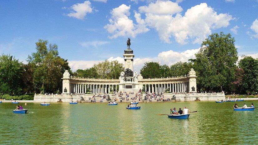 Parque del Retiro, em Madri - Foto: Estendrix / Wikimedia Commons