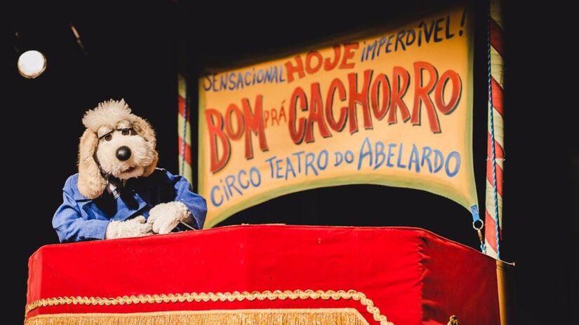 'Bom pra Cachorro - O Circo Teatro do Abelardo', da Cia. Caixa do Elefante, da capital gaúcha, acompanha uma caminhonete de circo que está atolada na beira de uma estrada. Foto: Divulgação 