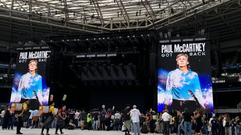 Os portões do Allianz Parque abriram às 16h, mas, horas antes, fãs já aguardavam o cantor nas proximidades do estádio. Foto: Mariana Ribeiro/Gazeta de S.Paulo 