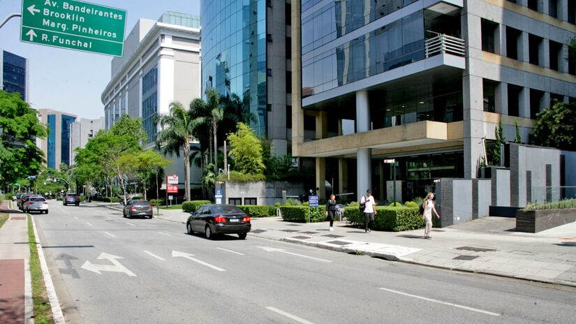 Atualmente São Paulo tem apenas 1% de sua fiação elétrica enterrada. Em Nova York, por exemplo, este percentual é de 86. Foto: Thiago Neme/Gazeta de S. Paulo.