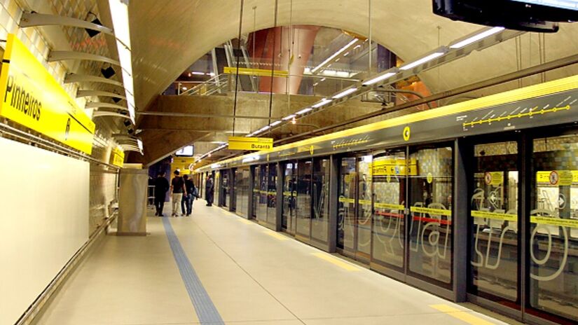 Localizado na zona oeste de São Paulo, o bairro de Pinheiros é de fácil locomoção. O bairro possui a estação com o mesmo nome. Ela atende as linhas 4 amarela do Metrô e a linha 9 esmeralda da Via Mobilidade. Foto: Divulgação