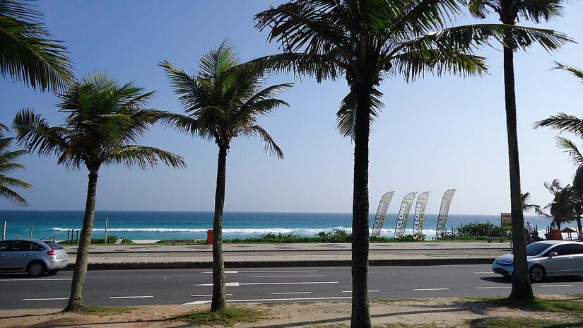 Praia da Barra da TijucaRJ - Foto: Marcia KB / Wikimedia Commons