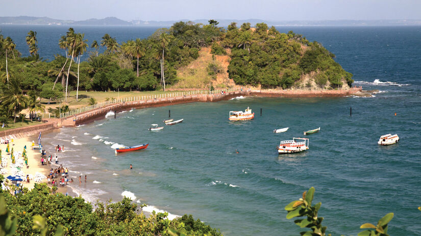 Ponta de N. Sra. de Guadalupe, Ilha dos Frades, em Salvador - A maravilhosa Praia da Ponta de Nossa Senhora de Guadalupe é mais uma detentora do selo de Bandeira Azul, que a classifica como uma das melhores praias do Brasil e do mundo. Ela esta localizada na Ilha dos Frades, que apresentam outra opções belíssimas de passeio - (Rubens Chaves/Folhapress)