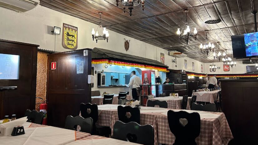 Localizado no bairro de Campo Belo, o restaurante Juca Alemão tem tradição há mais de 30 anos na cozinha alemã. Além disso, o lugar serve também pratos da culinária brasileira como carnes, aves e peixes. Foto: Google fotos/Priscila Cagni