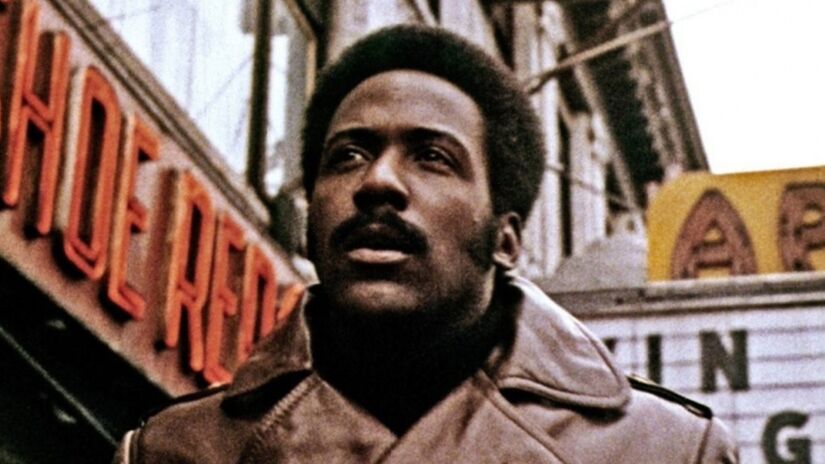 4. Shaft - Lançado em 1971, o filme carrega a importância de ter um protagonista negro: Richard Roundtree, que vive o detetive John Shaft. Ao ser contratado por um chefão da máfia do Harlem para localizar sua filha adolescente sequestrada, Shaft acaba se metendo no meio de uma guerra entre gangues de traficantes rivais - (Reprodução)