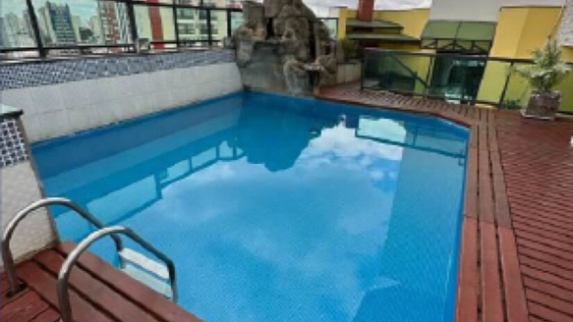 Duplex ainda tem piscina e churrasqueira gourmet ao fundo.

/Fotos: Divulgação