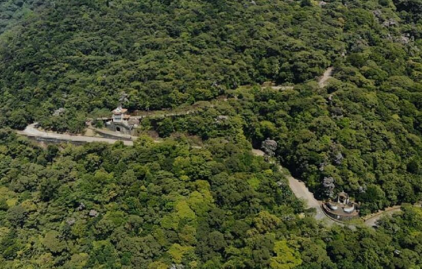 3. Trilha Caminhos do Mar: Próximo da Capital, o Parque Estadual da Serra do Mar organiza trilhas interessantes para quem deseja aproveitar a natureza. Uma delas é a Trilha Cachoeira da Torre, com cerca de nove quilômetros de extensão, e duração média de seis horas. A trilha permite uma vista incrível da Baixada Santista - (Reprodução/Facebook/Trilha Caminhos do Mar)