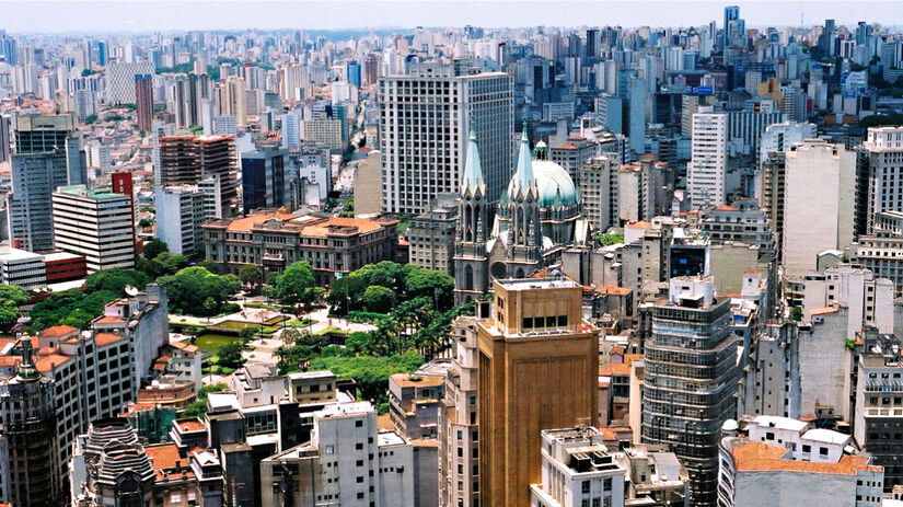 1. São Paulo  R$ 828,98 bilhões: A capital paulista, é, com uma certa vantagem, a cidade mais rica do Brasil e da América Latina, com um PIB que ultrapassa R$ 828 bilhões. Centro financeiro do País, São Paulo abriga sedes de grandes empresas nacionais e internacionais, além de ser destaque em comércio, serviços e tecnologia, divididas em diversos bairros nobres - (Leandro Shimizu/Usp Imagens)