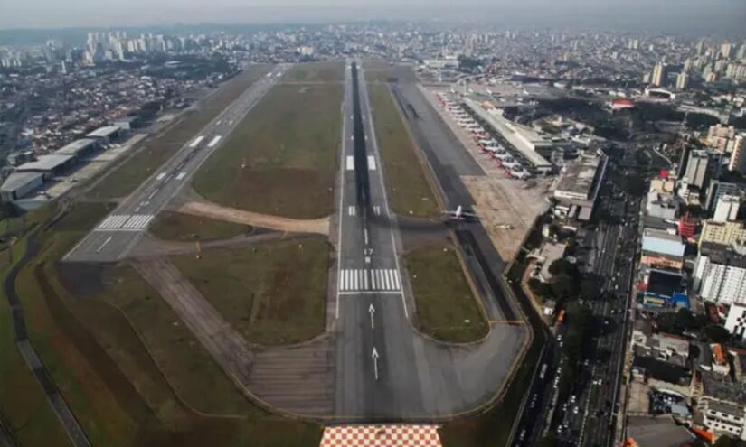 Com a abertura do Aeroporto de Cumbica, em Guarulhos, Congonhas perdeu uma grande parte de seu movimento. Houve até uma proposta para transformá-lo em shopping center, mas a ideia foi rejeitada pela Infraero. Foto: Divulgação / Infraero