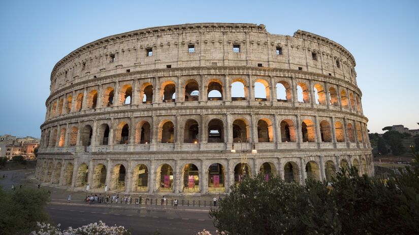 O Coliseu, em Roma, é um testemunho da grandiosidade do Império Romano. Inaugurado em 80 d.C., o anfiteatro já abrigou combates de gladiadores e espetáculos que reuniam até 73 mil espectadores. Foto: Freepik