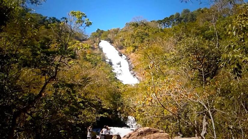 O principal atrativo de Joanópolis é a Cachoeira dos Pretos, com sua queda d'água de quase 155 metros / Divulgação/Prefeitura de Joanópolis