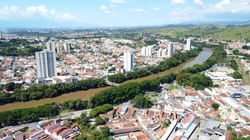 Localizada no Vale do Paraíba, Guaratinguetá é uma cidade do interior paulista com aproximadamente 120 mil habitantes. Foto: Reprodução/Youtube/APLIK DRONE