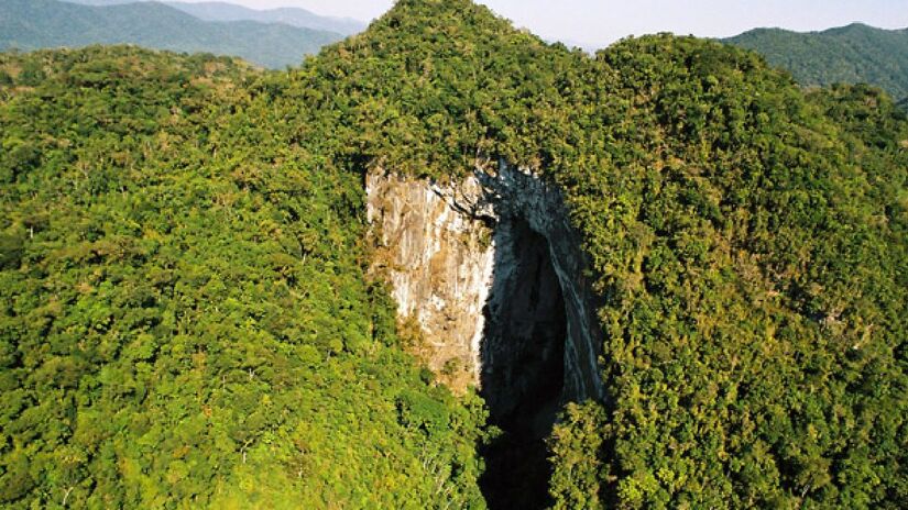 Conhecida como "Capital das Cavernas", Iporanga é a cidade que possui o maior número de cachoeiras em todo o Brasil, nas 365 cavernas cadastradas. O local situa-se junto às margens do rio Ribeira de Iguape e na foz do Ribeirão Iporanga - (Divulgação/Governo de São Paulo)