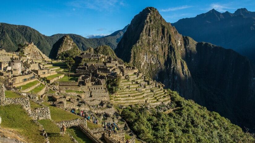 No alto dos Andes peruanos, a cidade inca de Machu Picchu é um testemunho da engenhosidade e espiritualidade desse povo. Foto: Freepik