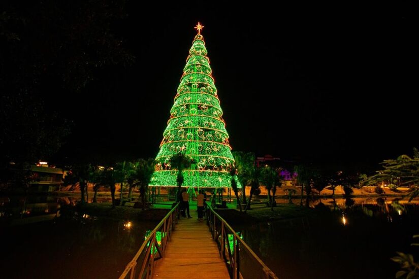 1. Atibaia - A cidade fica a uma hora de distância da capital paulista e está entre os destinos preferidos do Interior de São Paulo. No Natal, as praças e as ruas principais entram no clima da festa e impressionam os visitantes - (Divulgação)