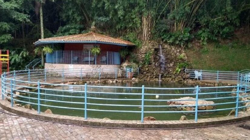 No Parque Fonte Santo Agostinho estão localizadas as fontes Santo Agostinho e Santa Luzia, com um bosque com vegetação nativa, lago com peixes, coreto e playground - (Divulgação/Serra Negra)