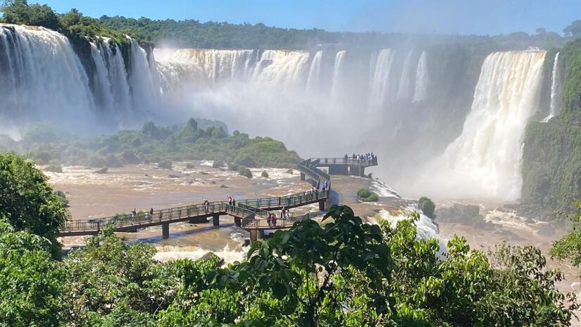 A unidade de conservação brasileira, localizada no Oeste do Paraná, faz fronteira com a Argentina, na província de Missiones. Já as Cataratas do Iguaçu estão situadas entre a cidade brasileira de Foz do Iguaçu e a argentina Puerto Iguazú. Foto: Daniel Villaça / Gazeta de S.Paulo